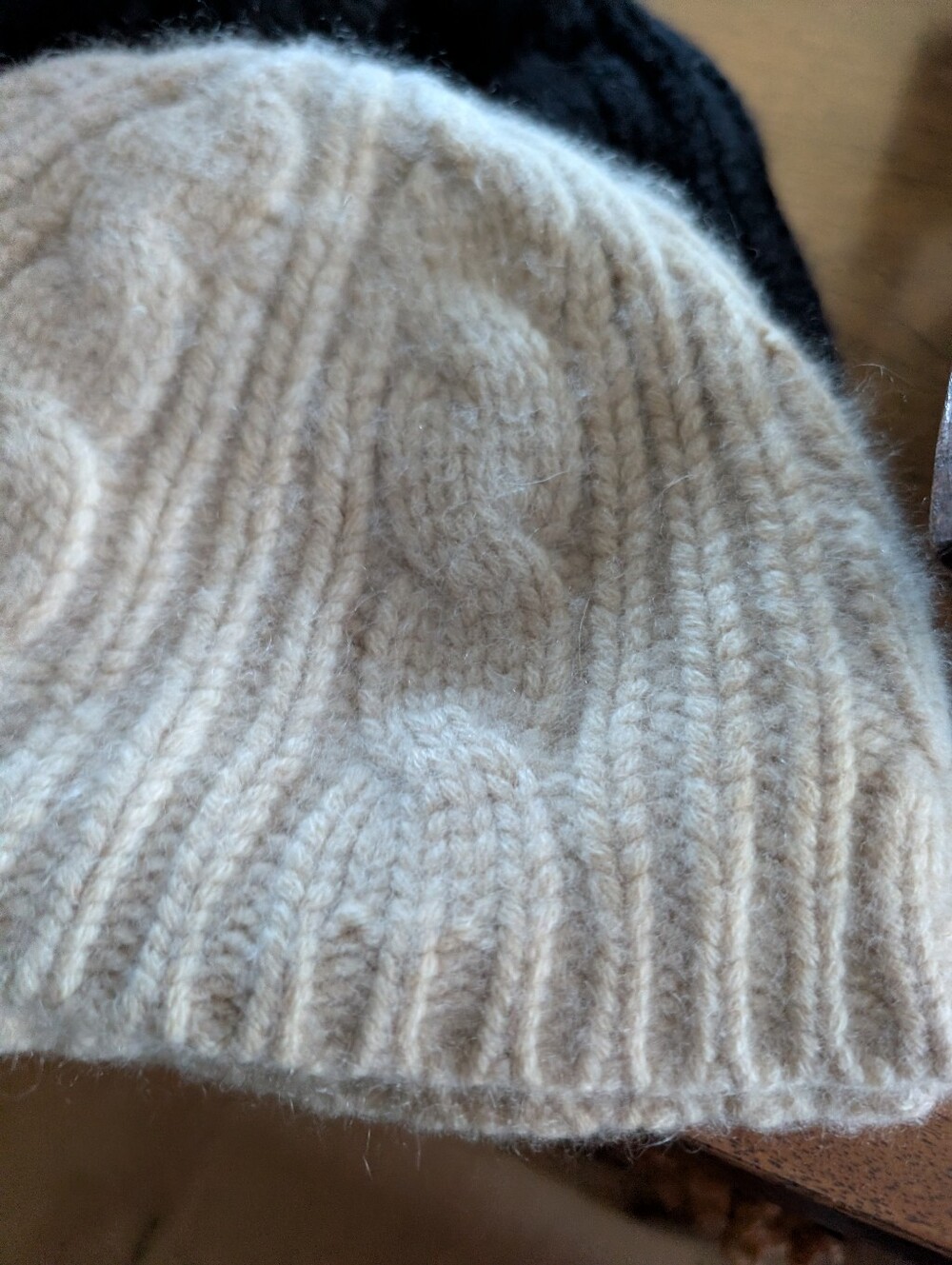 Banana Republic 100% Cashmere Cable Beanie Knit Hat – Oatmeal Cream / Ivory